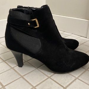 Dexflex Comfort Heeled Booties 
black size 7.5